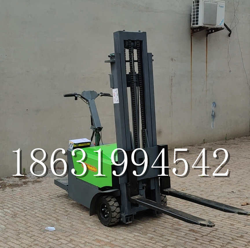 萝北县优程全电动叉车插腿式堆高车液压装卸车1.5吨升高小型站驾式铲车